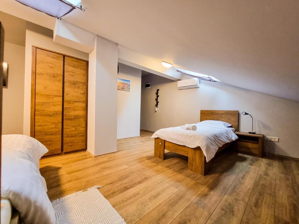 Xxl Rooms โอซีเยก ภายนอก รูปภาพ