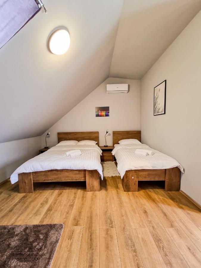Xxl Rooms โอซีเยก ภายนอก รูปภาพ