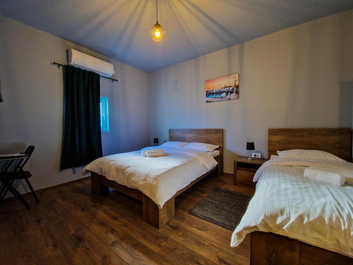 Xxl Rooms โอซีเยก ภายนอก รูปภาพ