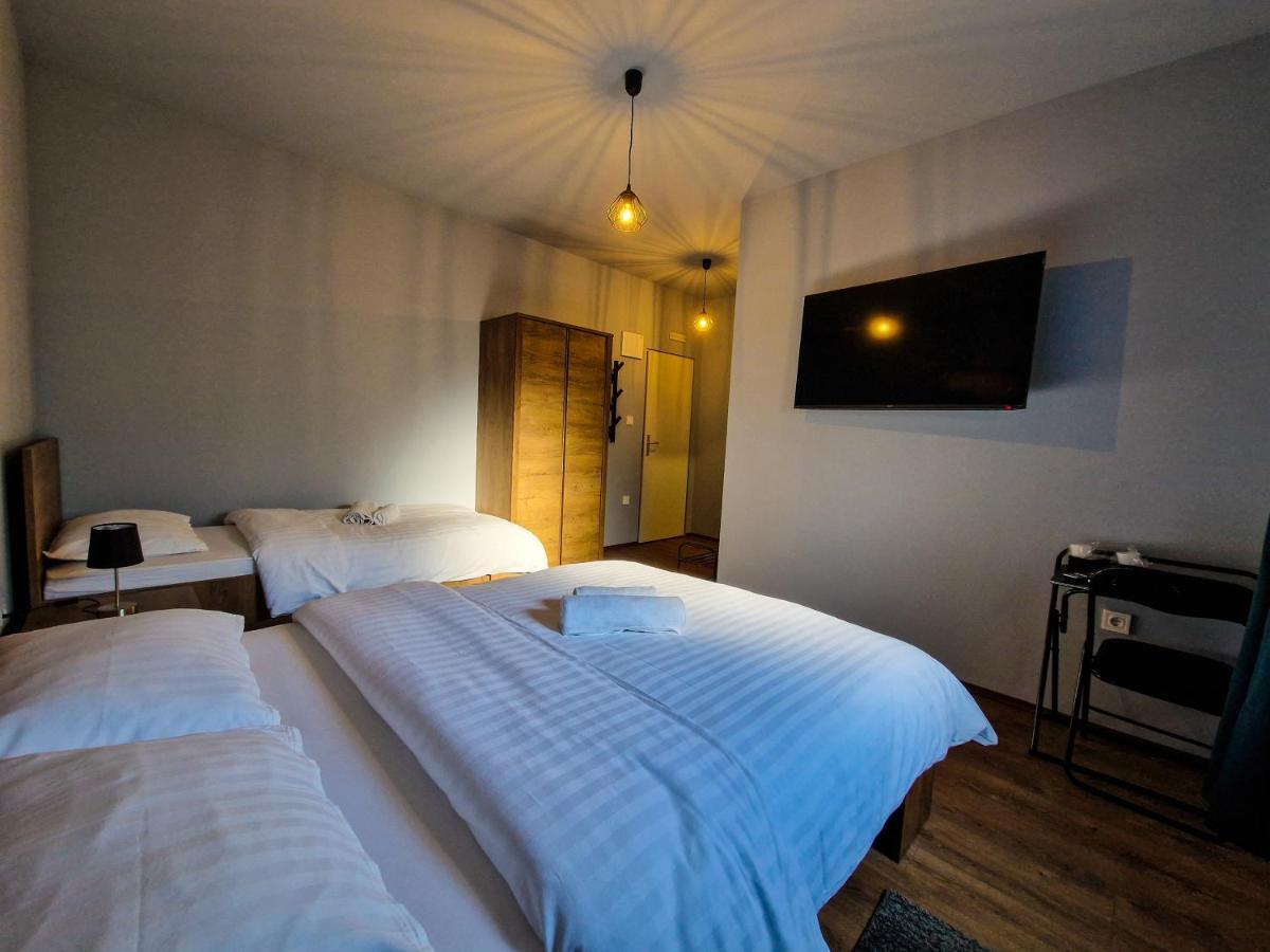 Xxl Rooms โอซีเยก ภายนอก รูปภาพ